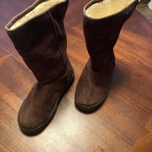 Brown Suede Boots with Shearling Lining